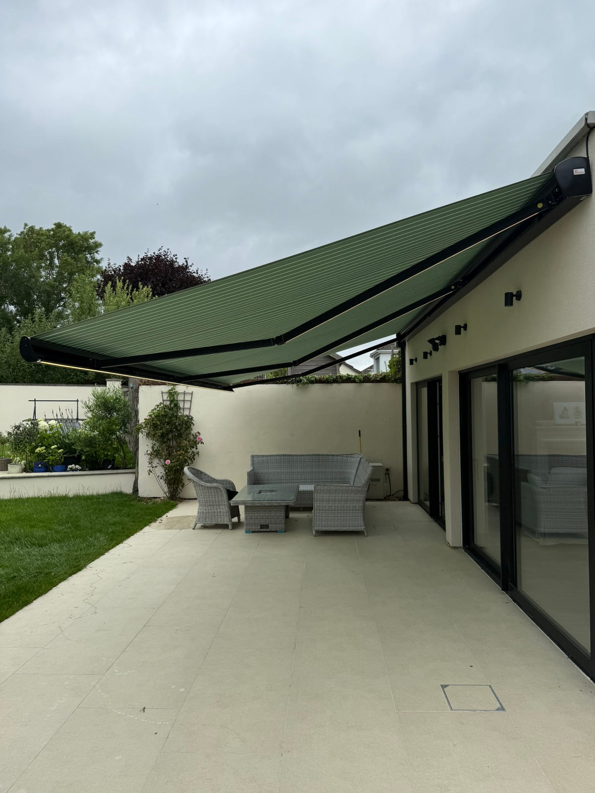 690cm Full Cassette with Dimmable LEDs in Celbridge