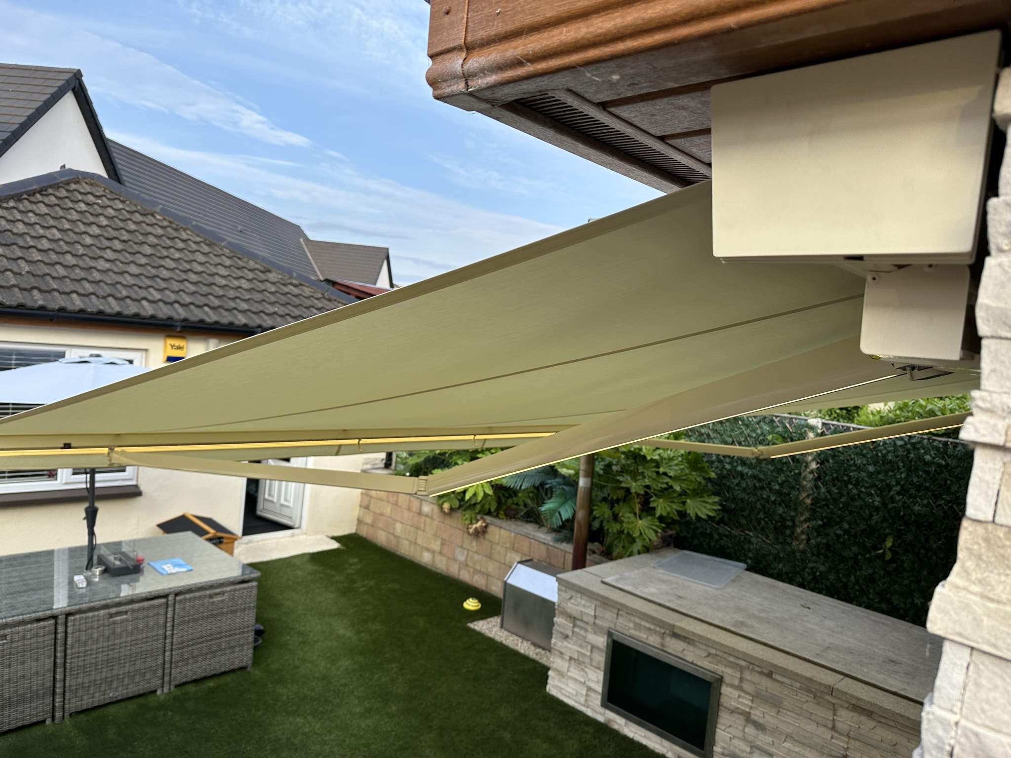 Awning in square semi cassette