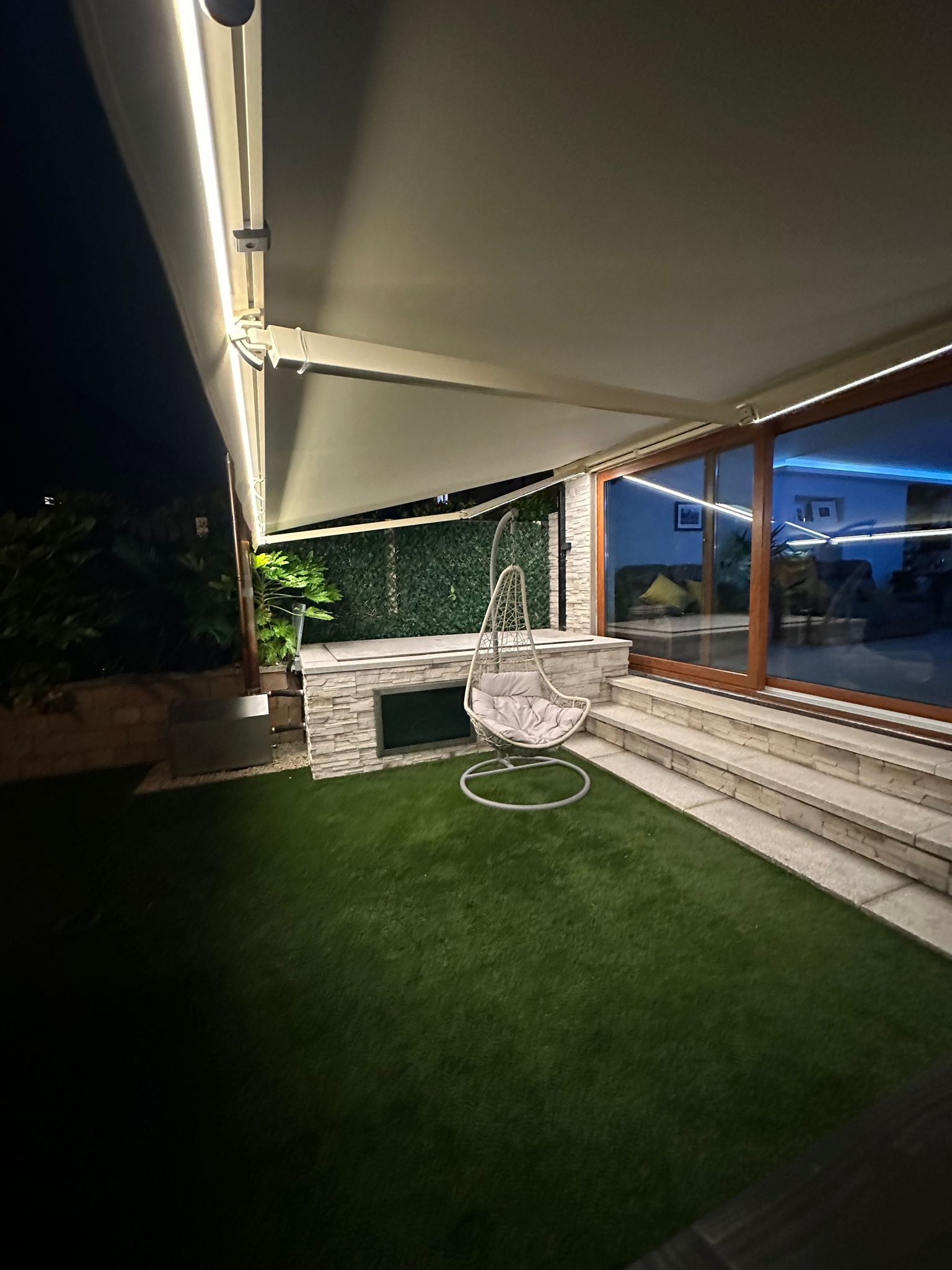 Awning PRO LED in square semi cassette