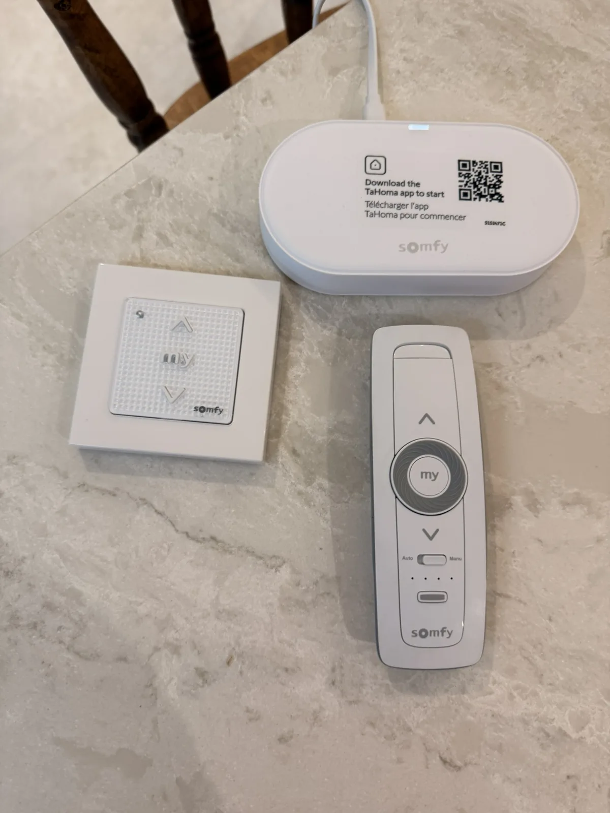 Somfy TaHoma switch with wall control and multi-channel handheld remote